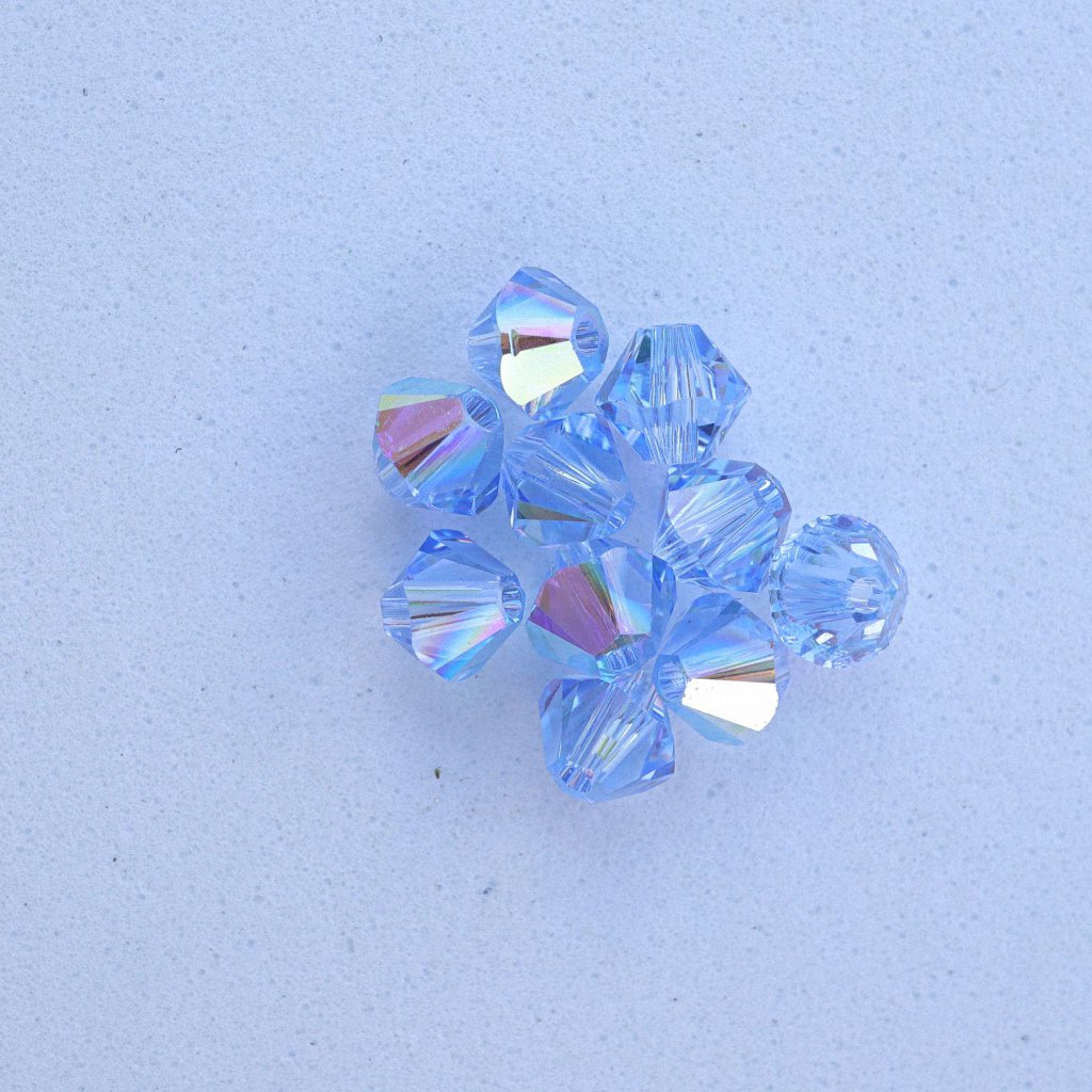 SW_00025 Swarovski® Perle Doppelkegel Bicon 5328 Xilion Beads 4mm light sapphire AB