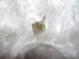 10102-1 925er Anhänger gedrahtet Rutilquarz Karo 5,5 ct (Brasilien)