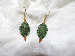 10120 Ohrringe mit grünem Opal orientalisch Peyote mit Swarovski ® Xilions