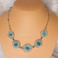 10179 925er Collier mit Swarovski ® Rivolis light turquoise in Peyote Technik