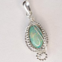 10607-7 Schillernder 925er Anhänger mit schwarzem Opal Cabochun gedrahtet