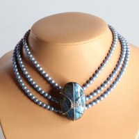 11046 3-reihiges Collier mit blau schillerndem Labradorit und Swarovski® Crystal Pearls