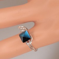 11799 935er Ring gedrahtet mit Swarovski® Spikes Squares crystal metallic blue