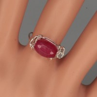 11910 935er Ring gedrahtet mit fecettierter Rubin Perle, behandelt