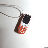 11929 Lederband mit kleinstem Handy der Welt, Telefonie, SMS, Musik, mit Anhängerschlaufe