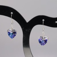 12911 925er Ohrringe mit Swarovski® Herzen 10mm crystal heliotrope und Verzierung aus Silber