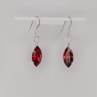12990 925er Ohrringe mit Swarovski® Navettes 15mm siam in Krallenfassung