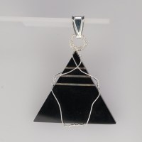 13070 Silberanhänger gedrahtet mit schwarzem Onyx Dreieck, Draht 935er Silber, Öse 925er Silber