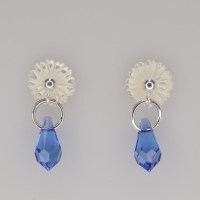 13111 925er Ohrstecker mit Perlmutt Blüten Margariten und Swarovski® Tropfen 11mm sapphiere, Muscheln abnehmbar