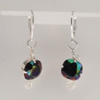 13266 925er Ohrringe, gedrahtet mit Swarovski® Carree, 10mm crystal rainbow dark, geschlossene Klappbrisur