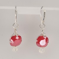 13269 925er Ohrringe, gedrahtet mit Swarovski® Carree, 10mm crystal royal red, geschlossene Klappbrisur