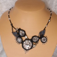 3967 Collier Schönes und außergewöhnliches Collier aus diversen Swarovski-Elements