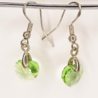 5133 Sterlingsilberohrringe mit Swarovski-Herzen 10mm peridot