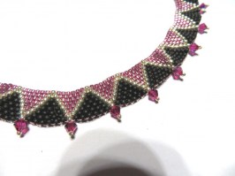 9013-1 925er Peyote Collier aus Delicas und Swarovski Xilions ®