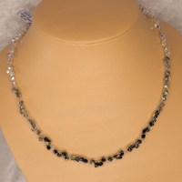 9654 925er Collier gestrickt mit 100 Swarovski Xilions ® 4mm im Farbverlauf