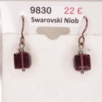 9830 Niob Ohrringe mit Swarovski Würfeln ® 8mm amethyst